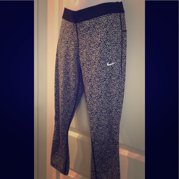 Nike Capri Leggings - Picture 1 of 3